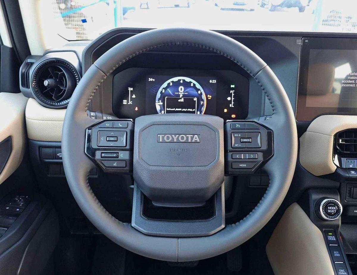 Toyota Prado All Rounder | 2.4l V4 Petrol | Sunroof | Fridge | Leather Seats | Big Dvd | Seats Ventilation-4-4