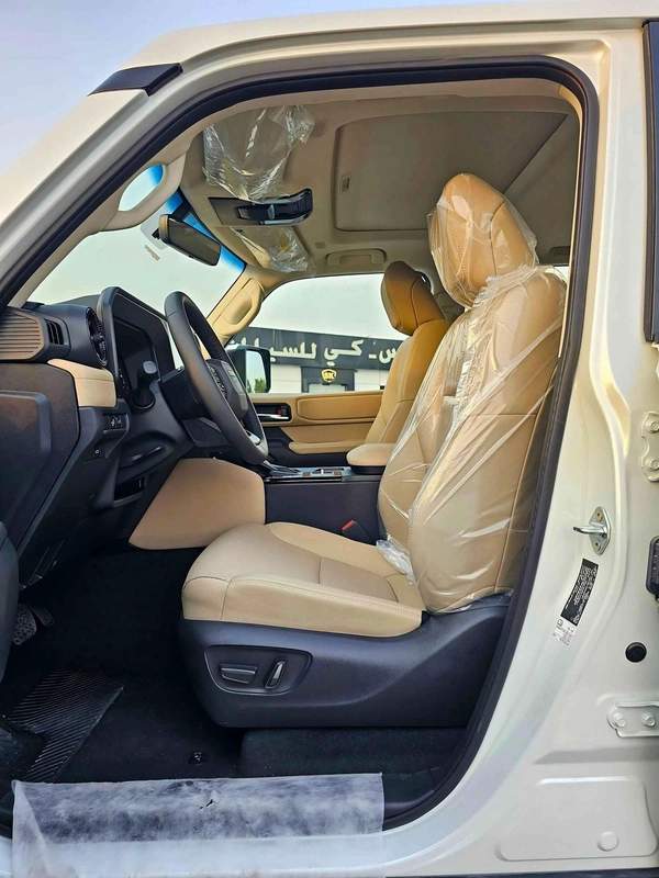 Toyota Prado All Rounder | 2.4l V4 Petrol | Sunroof | Fridge | Leather Seats | Big Dvd | Seats Ventilation