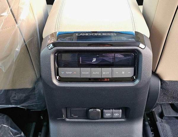 Toyota Prado All Rounder | 2.4l V4 Petrol | Sunroof | Fridge | Leather Seats | Big Dvd | Seats Ventilation