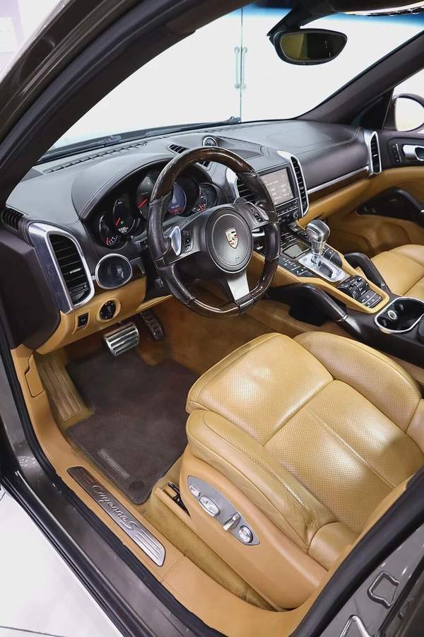 PORSCHE CAYENNE S GCC IN GOOD CONDITION