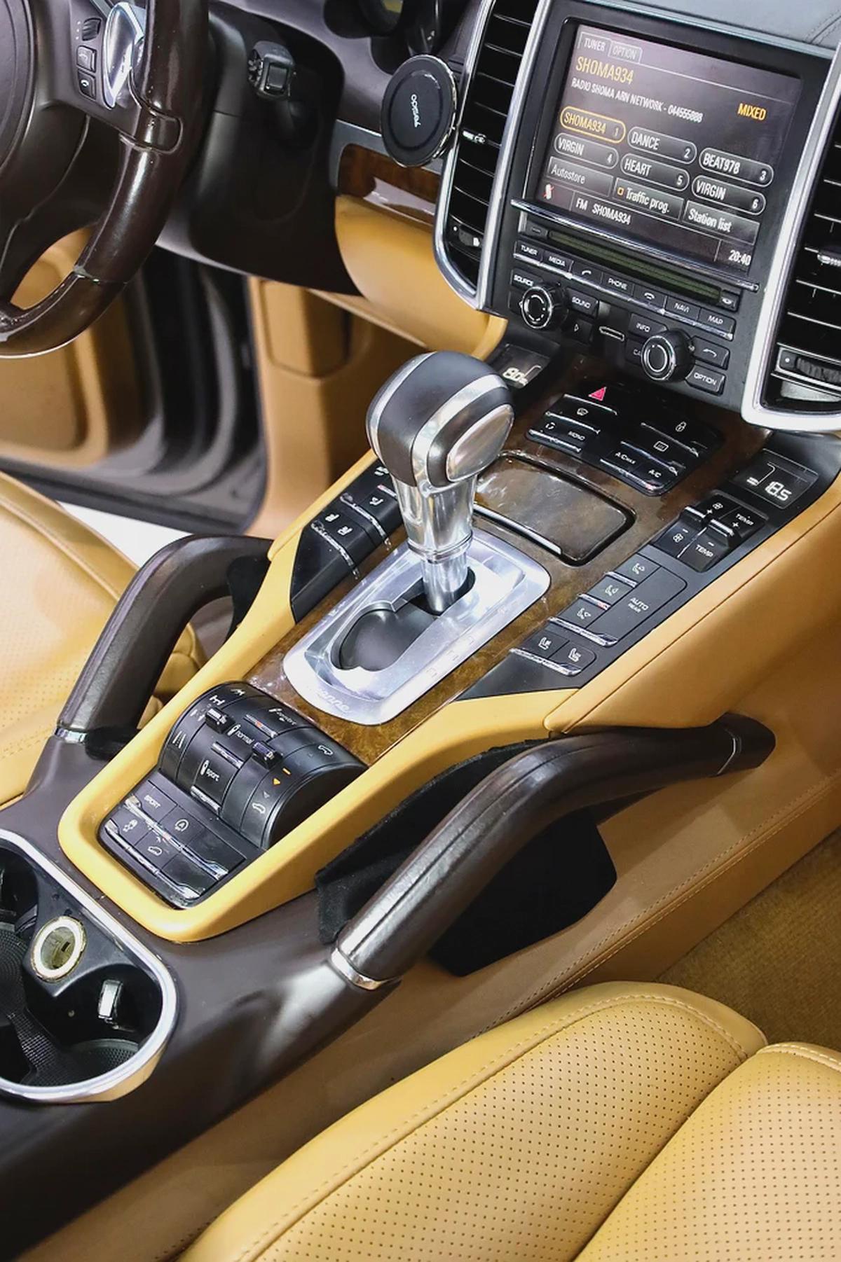 PORSCHE CAYENNE S GCC IN GOOD CONDITION-6-6