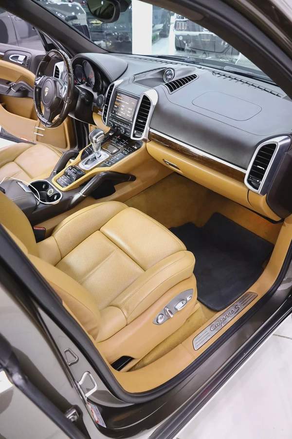 PORSCHE CAYENNE S GCC IN GOOD CONDITION