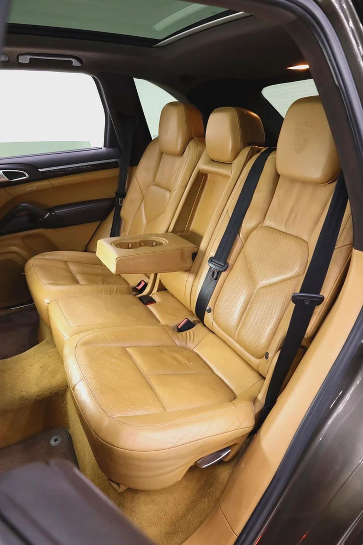 PORSCHE CAYENNE S GCC IN GOOD CONDITION-10-10