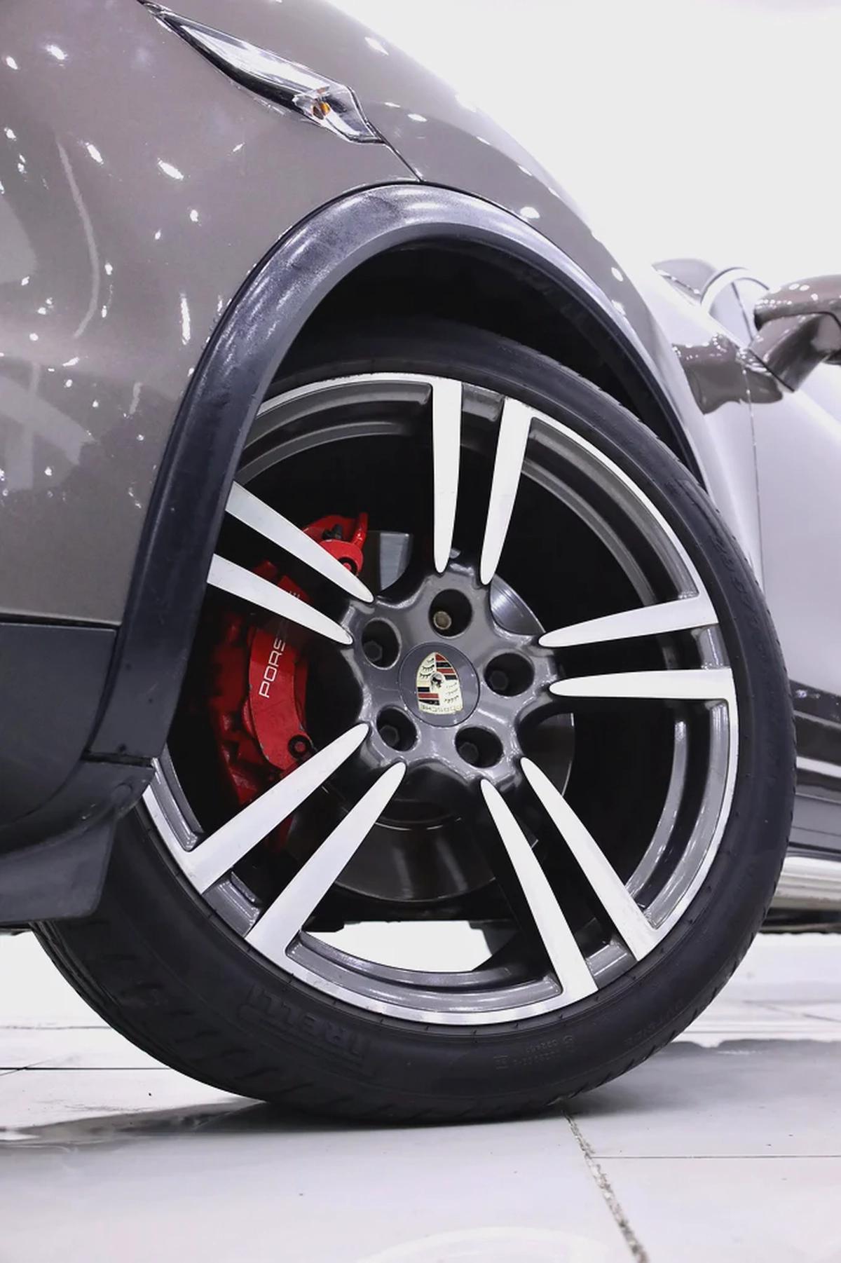 PORSCHE CAYENNE S GCC IN GOOD CONDITION-15-15