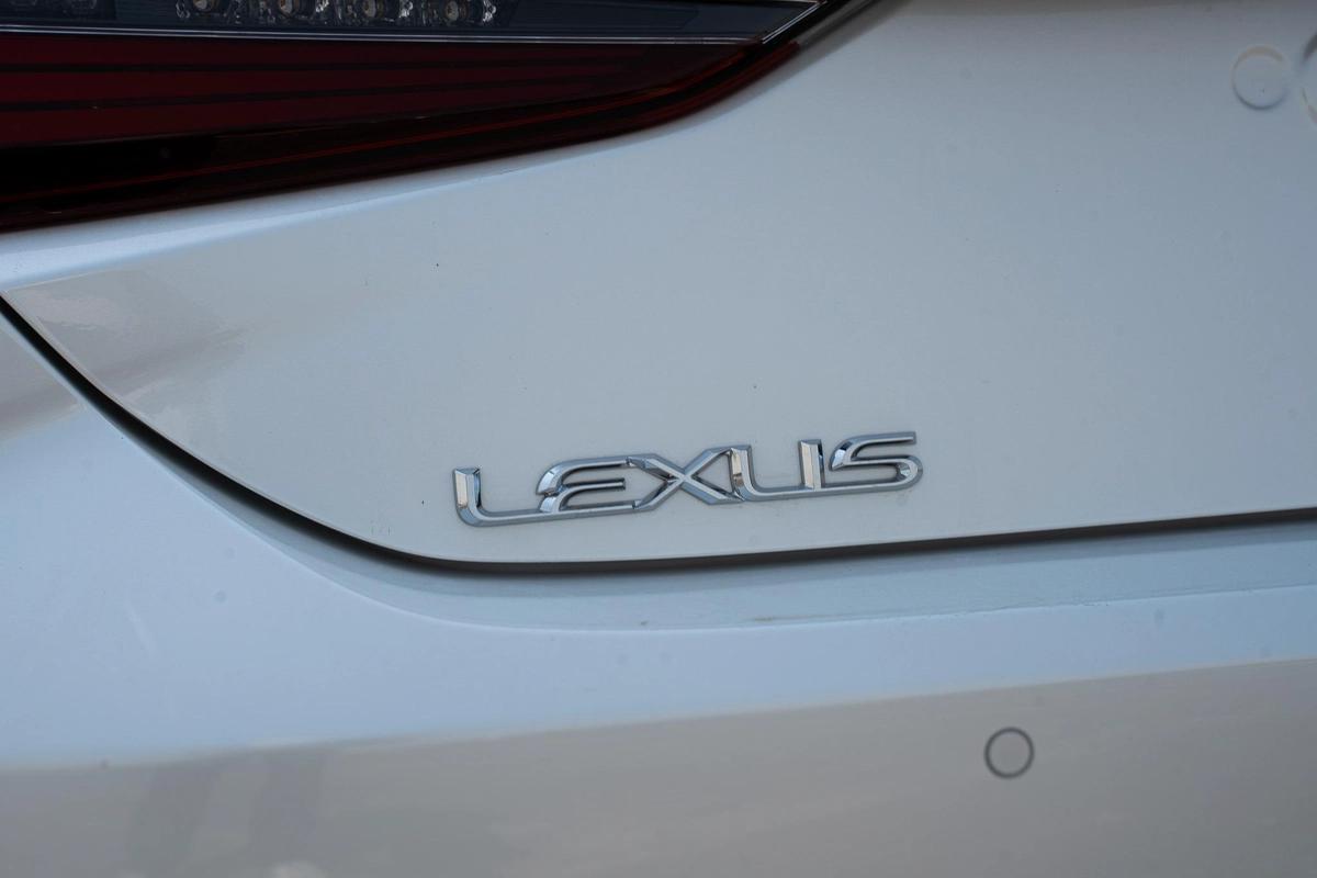 Lexus ES-Series 300 h-14-14