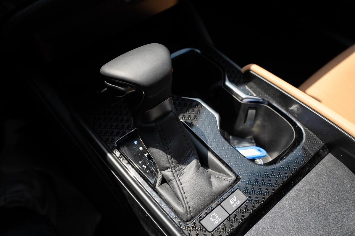 Lexus ES-Series 300 h-24-24