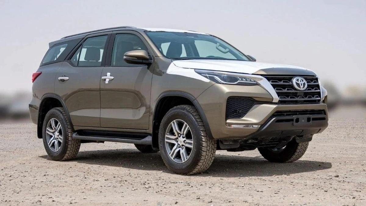 Toyota Fortuner 2.4 DIESEL AT MID OPTION-15-15