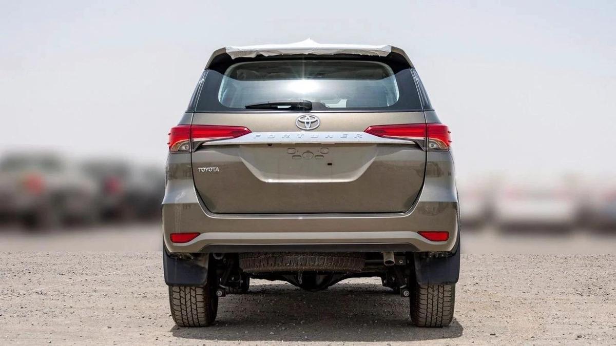 Toyota Fortuner 2.4 DIESEL AT MID OPTION-2-2