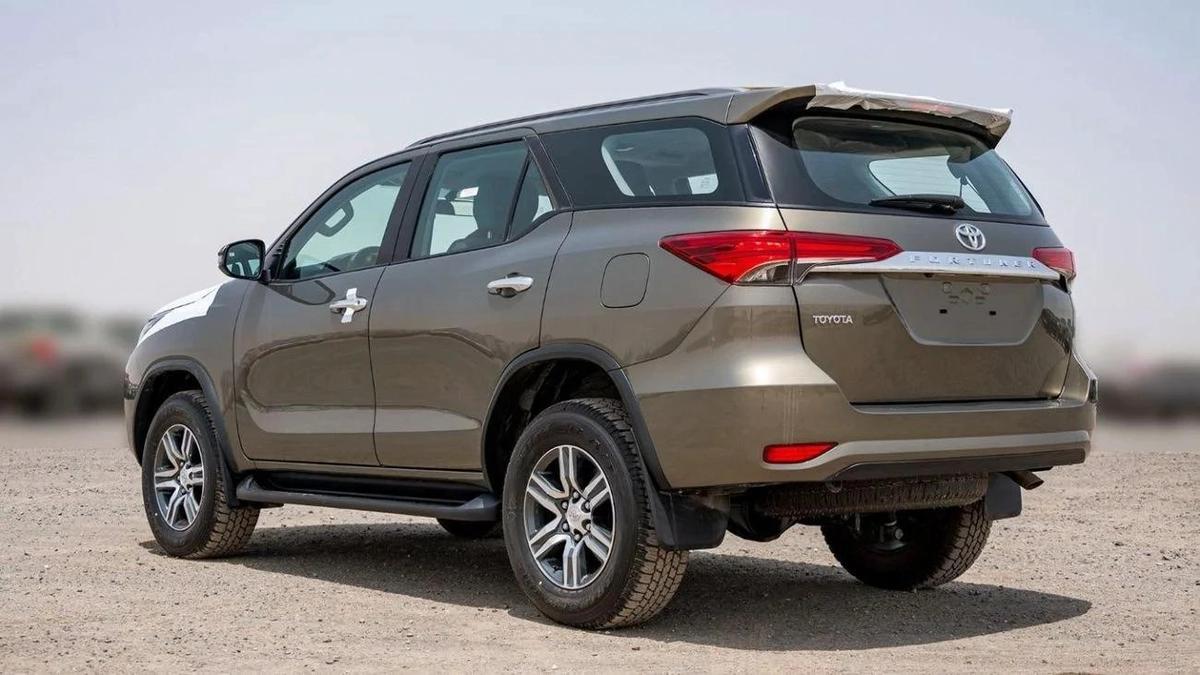 Toyota Fortuner 2.4 DIESEL AT MID OPTION-18-18