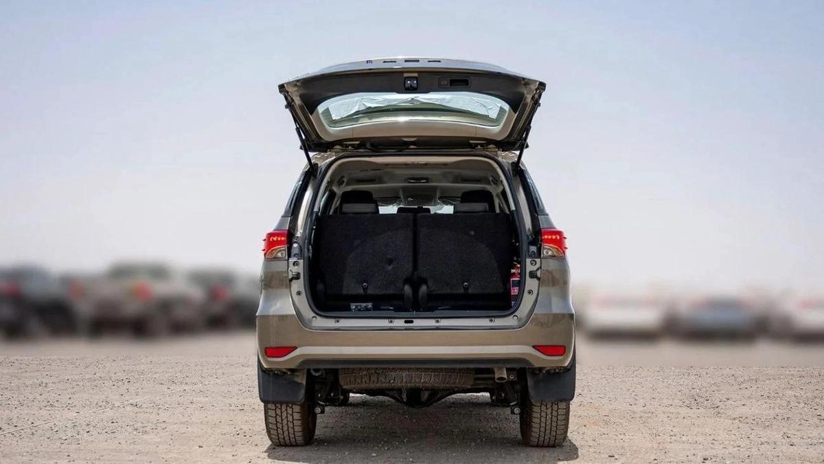 Toyota Fortuner 2.4 DIESEL AT MID OPTION-9-9