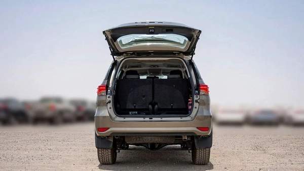 Toyota Fortuner 2.4 DIESEL AT MID OPTION