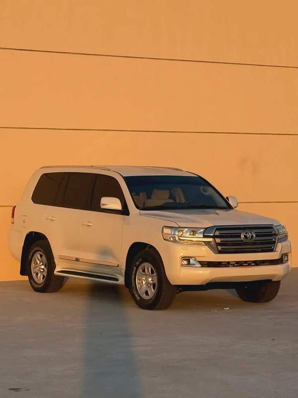 Toyota Land Cruiser DIESEL V8 GXR 2019