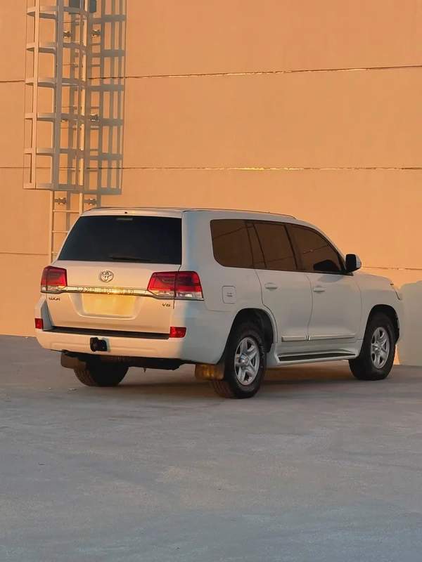 Toyota Land Cruiser DIESEL V8 GXR 2019