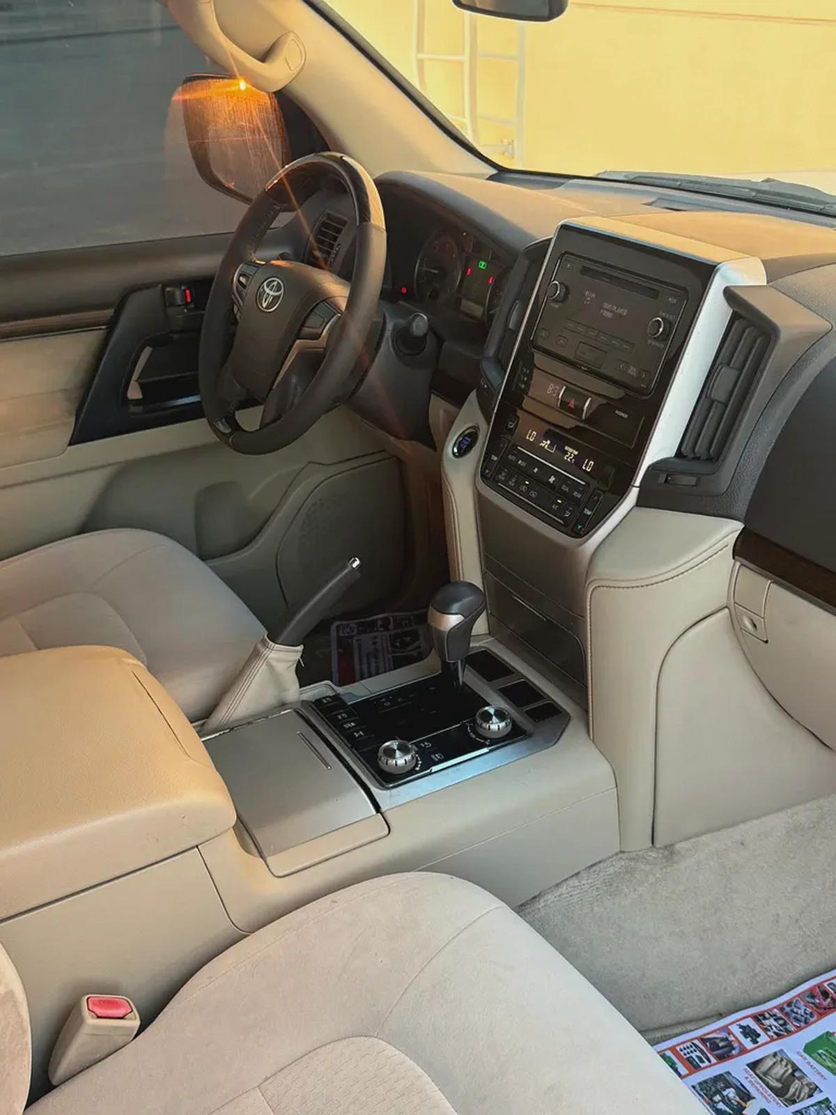 Toyota Land Cruiser DIESEL V8 GXR 2019-15-15