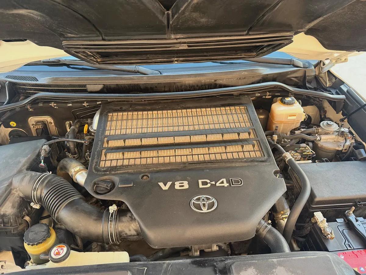 Toyota Land Cruiser DIESEL V8 GXR 2019-16-16