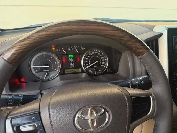 Toyota Land Cruiser DIESEL V8 GXR 2019