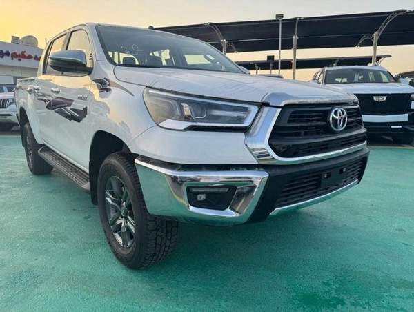 Toyota Hilux TOYOTA HILUX 2.4L 4X4 MANUAL DIGITAL AC 2025 MODEL GCC