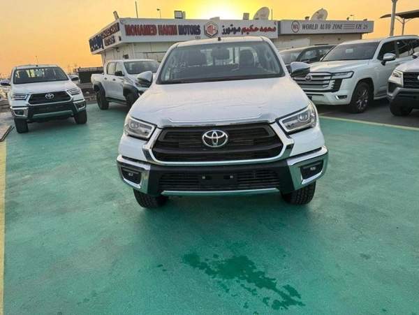 Toyota Hilux TOYOTA HILUX 2.4L 4X4 MANUAL DIGITAL AC 2025 MODEL GCC