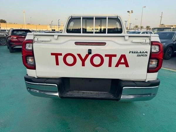Toyota Hilux TOYOTA HILUX 2.4L 4X4 MANUAL DIGITAL AC 2025 MODEL GCC