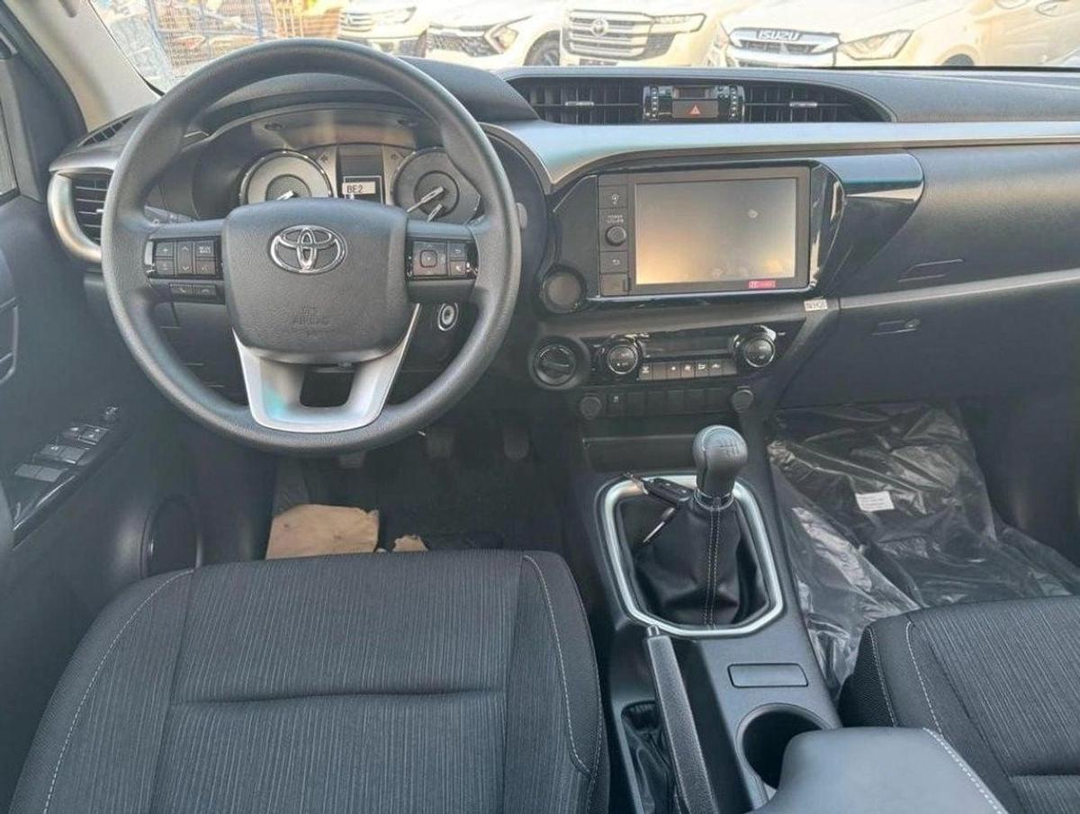 Toyota Hilux TOYOTA HILUX 2.4L 4X4 MANUAL DIGITAL AC 2025 MODEL GCC-7-7