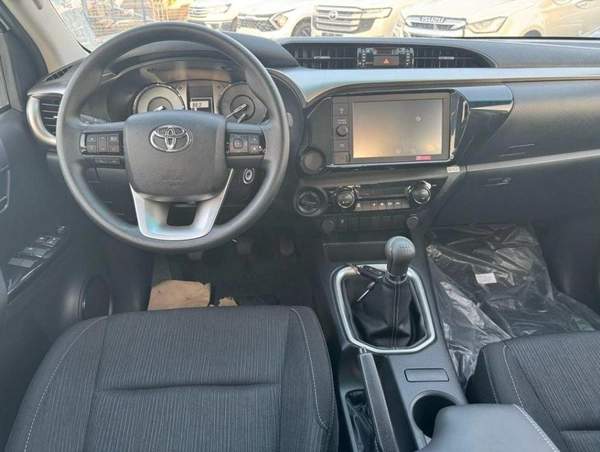 Toyota Hilux TOYOTA HILUX 2.4L 4X4 MANUAL DIGITAL AC 2025 MODEL GCC
