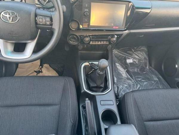 Toyota Hilux TOYOTA HILUX 2.4L 4X4 MANUAL DIGITAL AC 2025 MODEL GCC