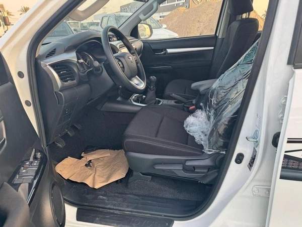 Toyota Hilux TOYOTA HILUX 2.4L 4X4 MANUAL DIGITAL AC 2025 MODEL GCC