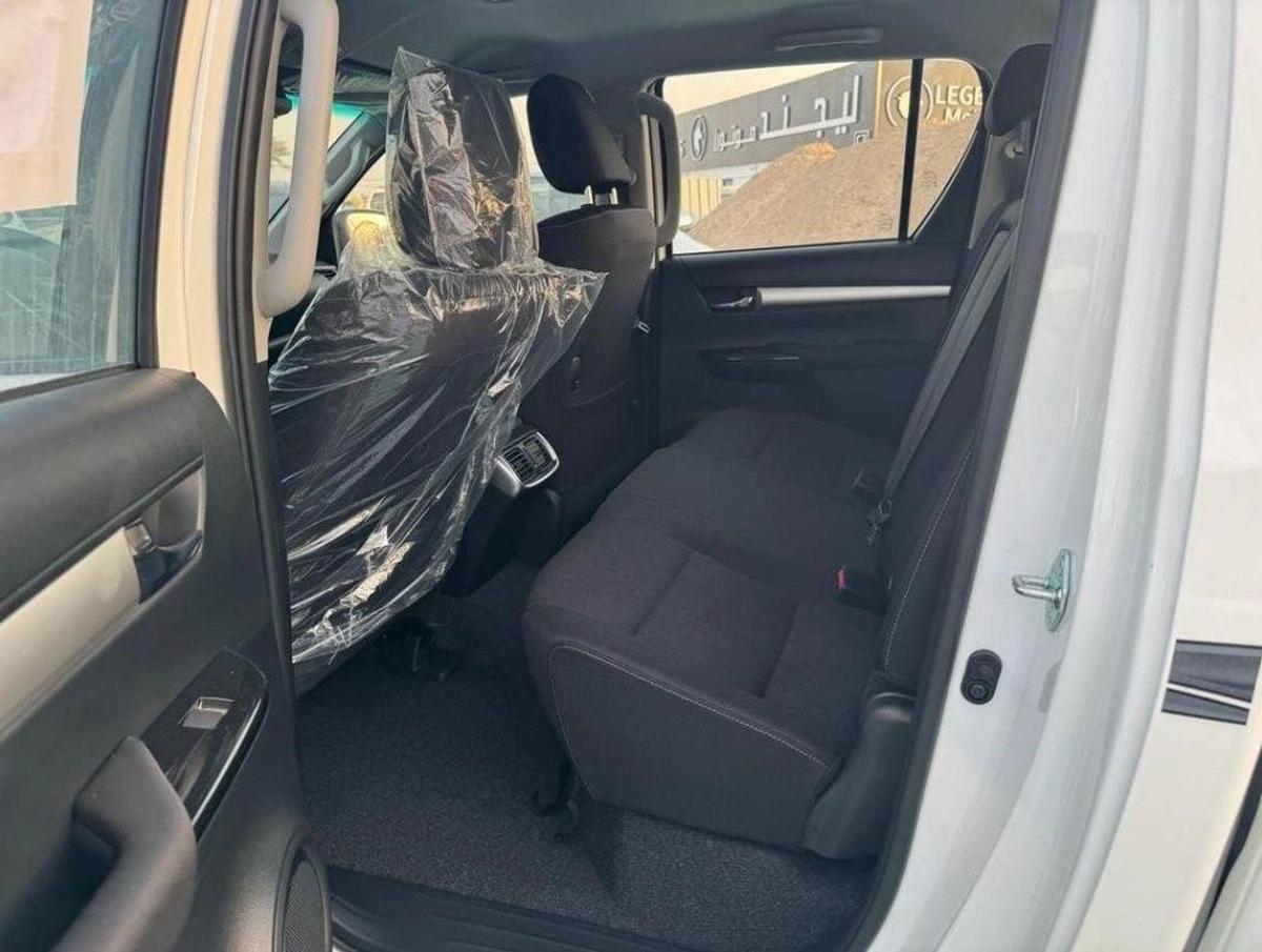 Toyota Hilux TOYOTA HILUX 2.4L 4X4 MANUAL DIGITAL AC 2025 MODEL GCC-12-12