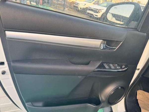 Toyota Hilux TOYOTA HILUX 2.4L 4X4 MANUAL DIGITAL AC 2025 MODEL GCC