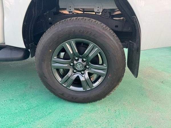 Toyota Hilux TOYOTA HILUX 2.4L 4X4 MANUAL DIGITAL AC 2025 MODEL GCC