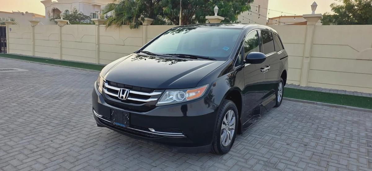 2016-Honda odyssey with Electric Ramp and Wheelchair+Passengers -Excellent Condition-0-0