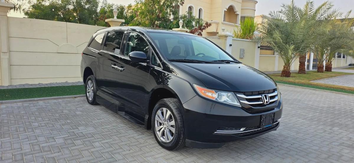 2016-Honda odyssey with Electric Ramp and Wheelchair+Passengers -Excellent Condition-1-1