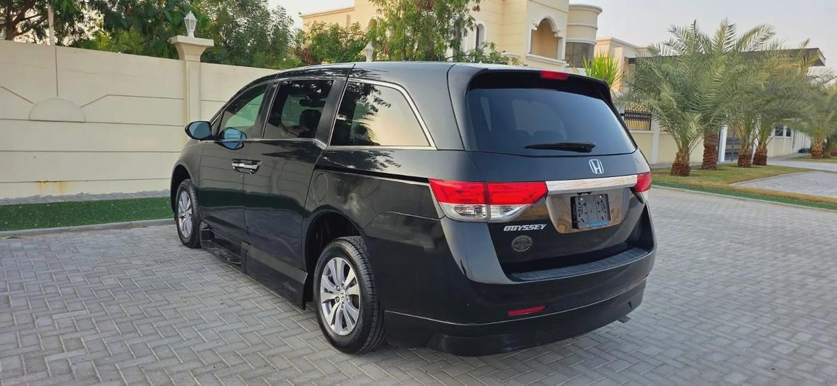 2016-Honda odyssey with Electric Ramp and Wheelchair+Passengers -Excellent Condition-5-5