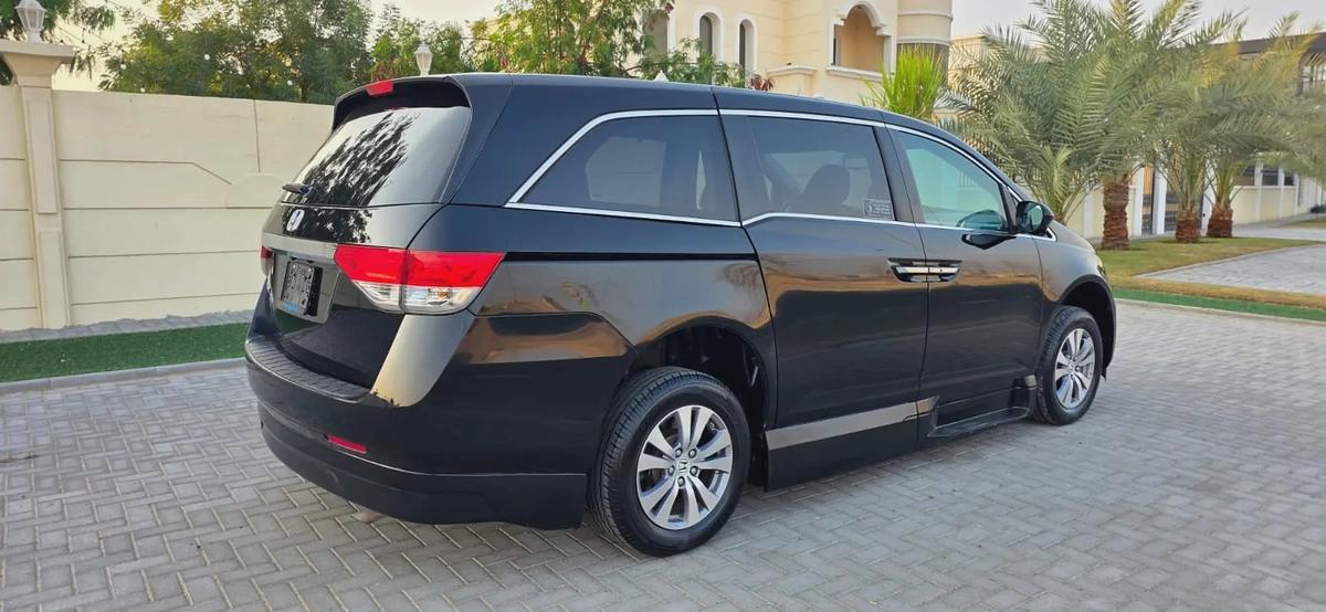 2016-Honda odyssey with Electric Ramp and Wheelchair+Passengers -Excellent Condition-7-7