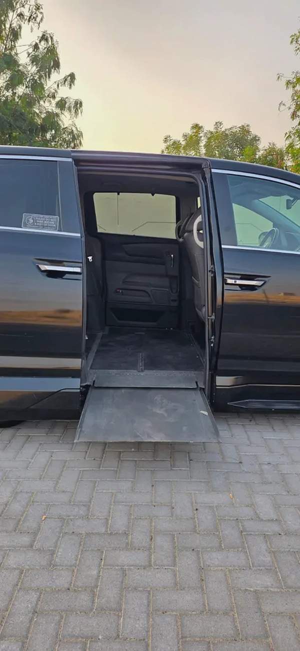 2016-Honda odyssey with Electric Ramp and Wheelchair+Passengers -Excellent Condition