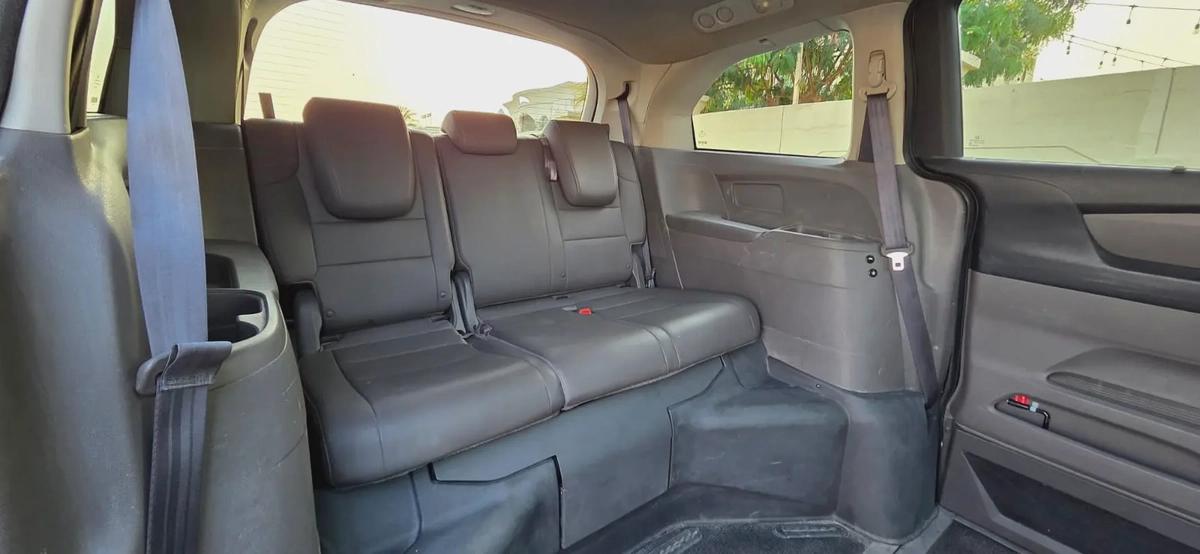 2016-Honda odyssey with Electric Ramp and Wheelchair+Passengers -Excellent Condition-12-12