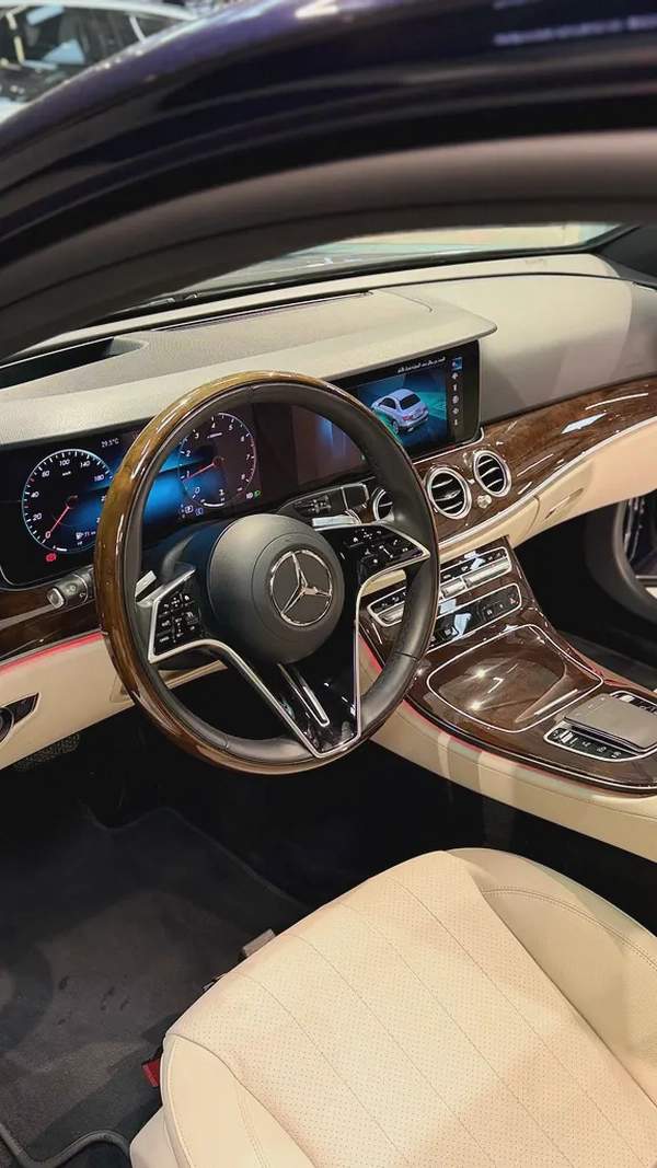 Mercedes-Benz E 300 2023 GCC Specs - Like New!