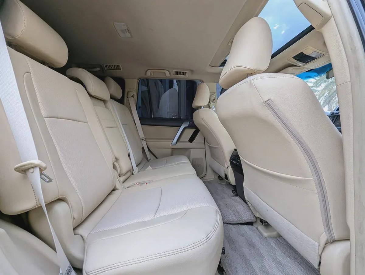 TOYOTA PRADO 2015 FULL OPTION GCC V6 4.0L IN EXCELLENT CONDITION-4-4