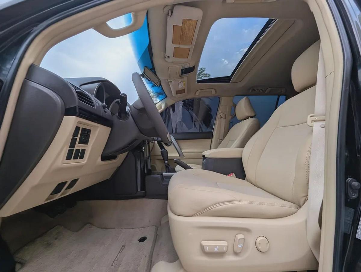 TOYOTA PRADO 2015 FULL OPTION GCC V6 4.0L IN EXCELLENT CONDITION-6-6