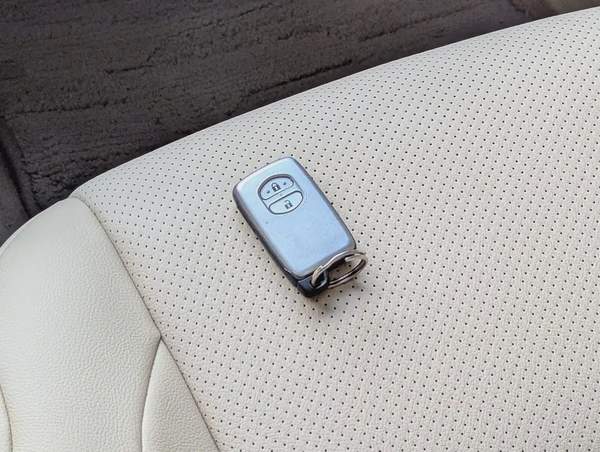 TOYOTA PRADO 2015 FULL OPTION GCC V6 4.0L IN EXCELLENT CONDITION