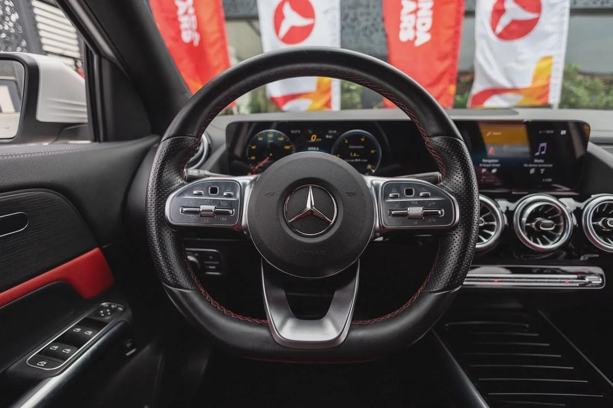 Mercedes-Benz GLA 200 2022-10-10