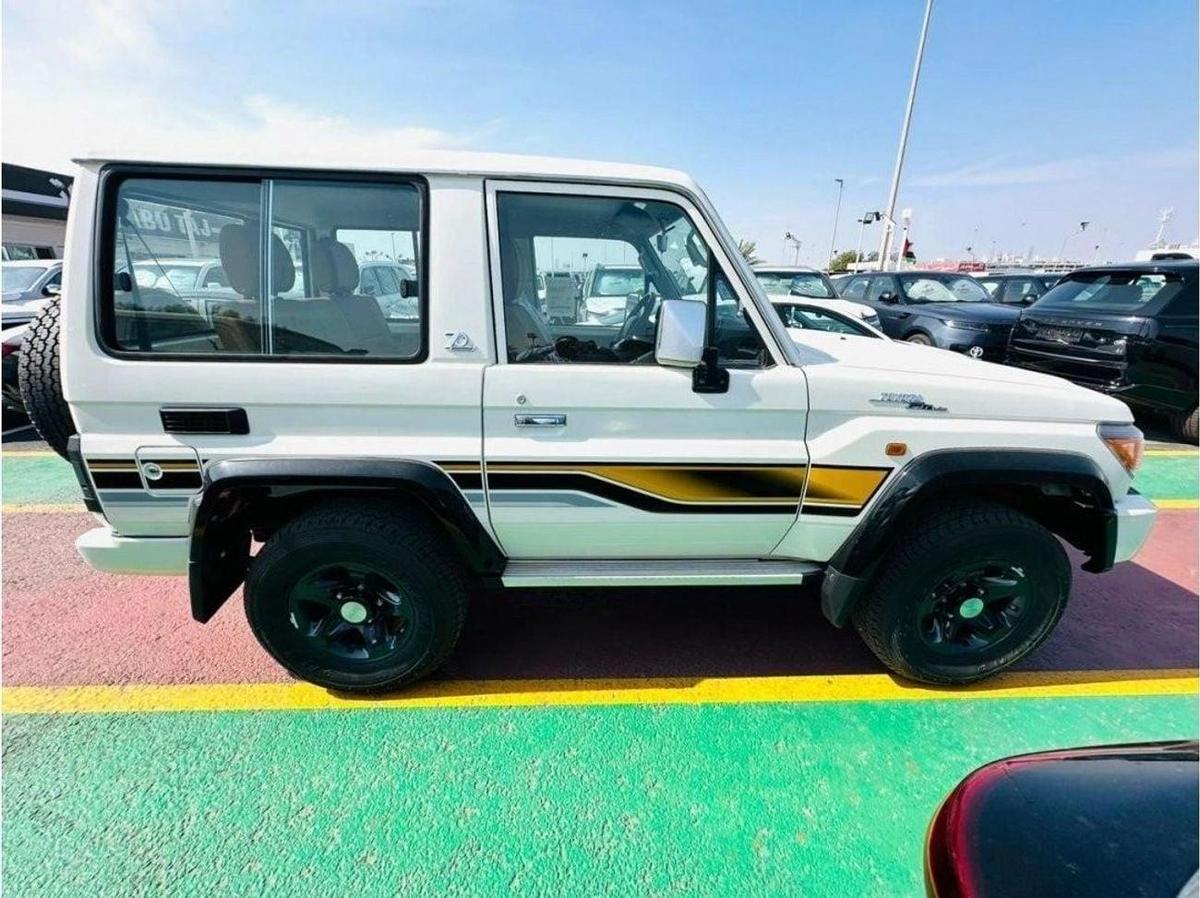 Toyota Land Cruiser 70 Toyota Land cruiser LC71 4.0P Full Option MT MY2022-White70 universally-11-11