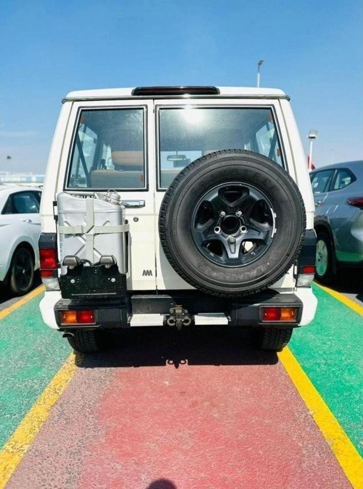 Toyota Land Cruiser 70 Toyota Land cruiser LC71 4.0P Full Option MT MY2022-White70 universally-13-13