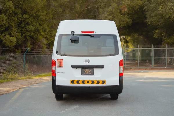 High-Roof 13-Seater Passenger Van | Manual | GCC Specs | Ref#N85273