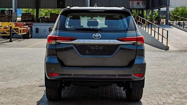 Toyota Fortuner 2.7L AT 4WD 7SETER