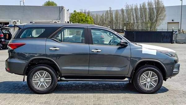 Toyota Fortuner 2.7L AT 4WD 7SETER