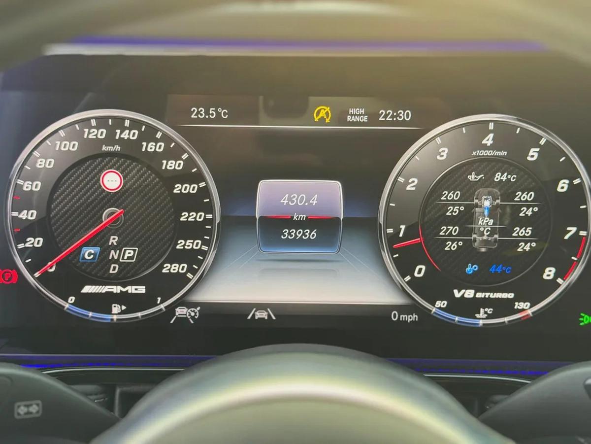 2022 - MERCEDES BENZ G63 - SUPER CLEAN - LIKE NEW - ONLY 33,000 KM-9-9