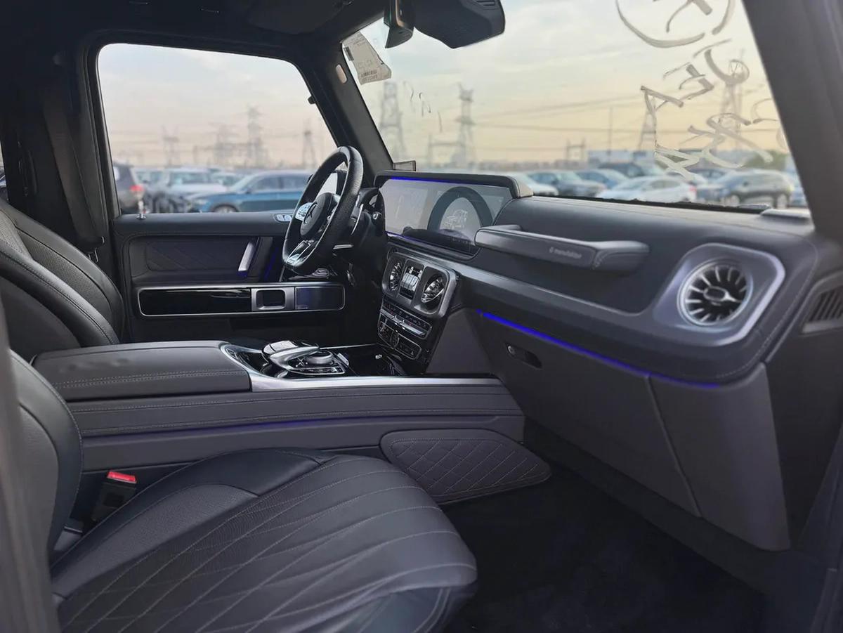 2022 - MERCEDES BENZ G63 - SUPER CLEAN - LIKE NEW - ONLY 33,000 KM-13-13