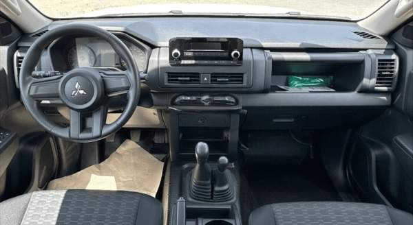 Mitsubishi L200 Mitsubishi L200 2.4L DIESEL DC 4WD GL New Face 5MT