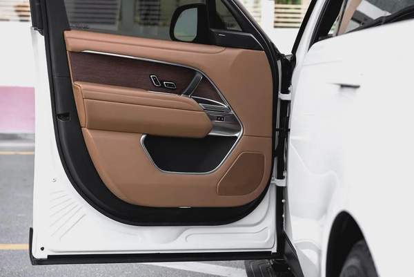 2025 | Range Rover Vogue SE | GCC Specs | Low Mileage